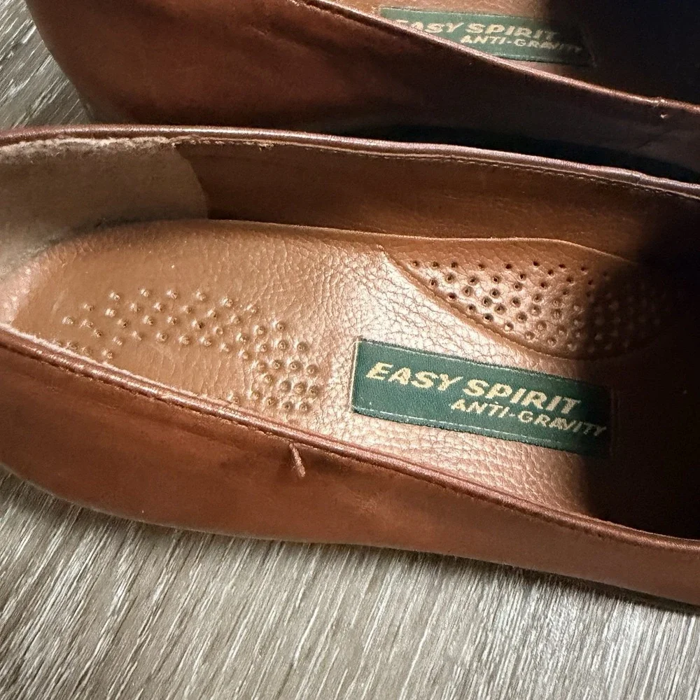 Vintage East Spirit Brown Leather Loafer Slip On Shoes Women's Size 8.5A 1" Heel - Picture 3 of 5